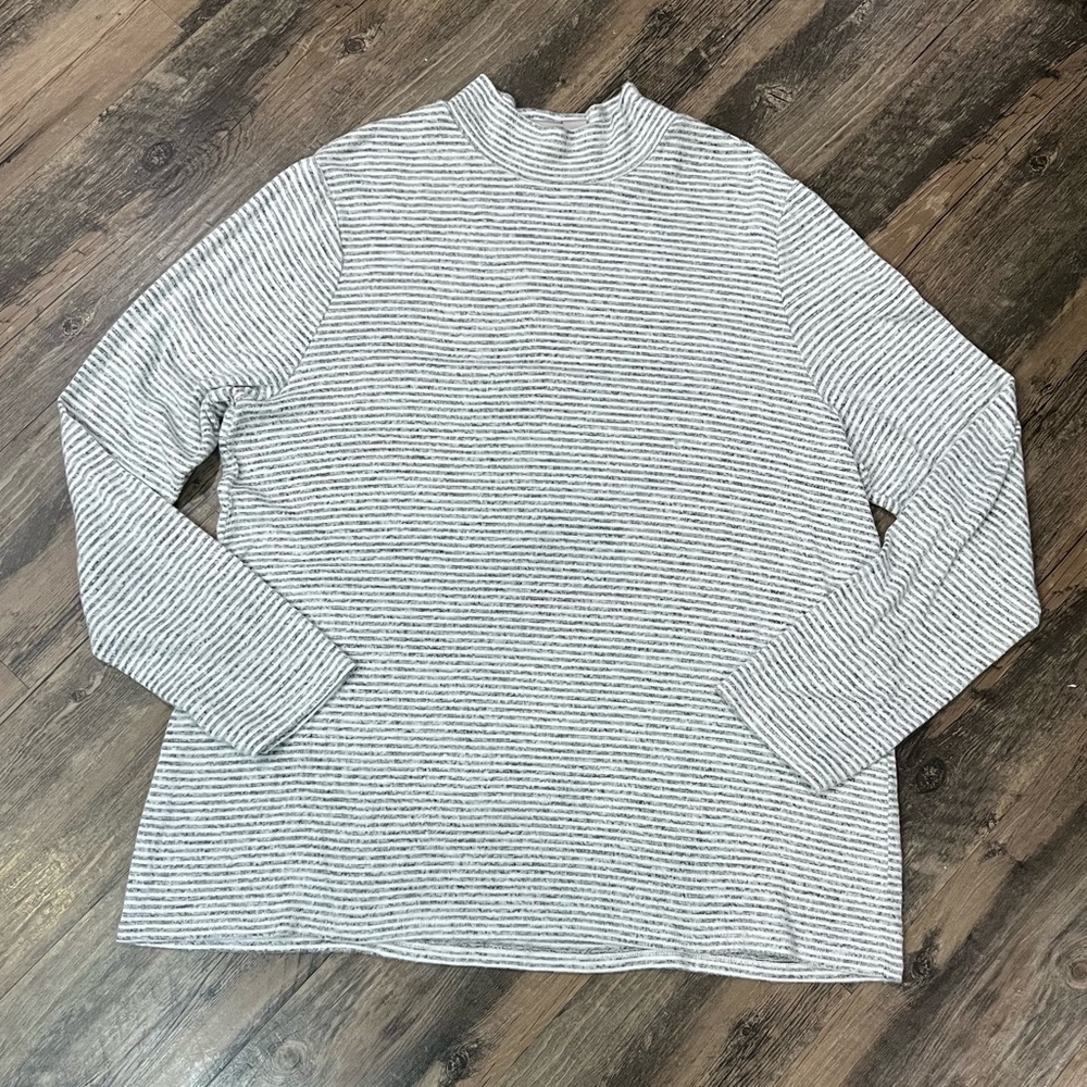 CHICO'S ZENERGY $60 Gray & White Striped Mock-Neck Tunic Ecru 2 / M/L